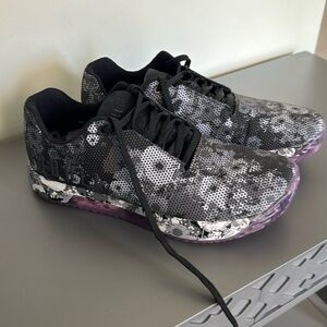 NOBULL grey shoe with glow design